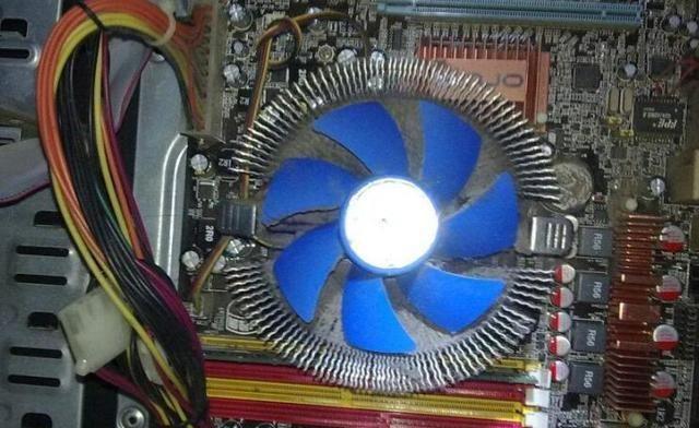 主机电源突然响