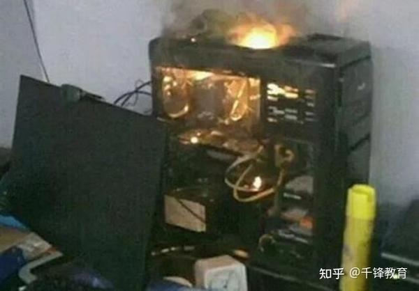 电脑主机硬盘接错冒烟